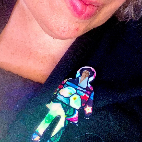 Georgia O’keefe Art Lover People Pin, Woman Artist Gift, Artist Brooch, Santa Fe - Picture 4 of 12